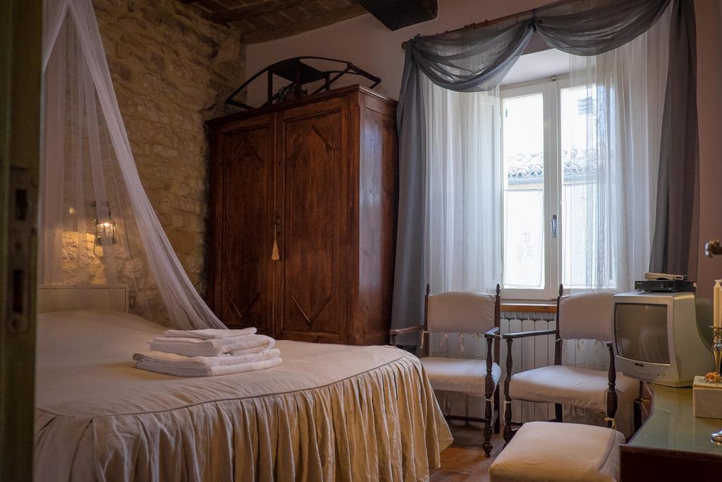 Appartamenti Turistici Vicolo S. Chiara Sassoferrato المظهر الخارجي الصورة